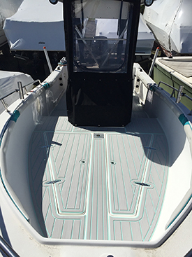 Offshore 22 with AquaTraction light gray on seafoam